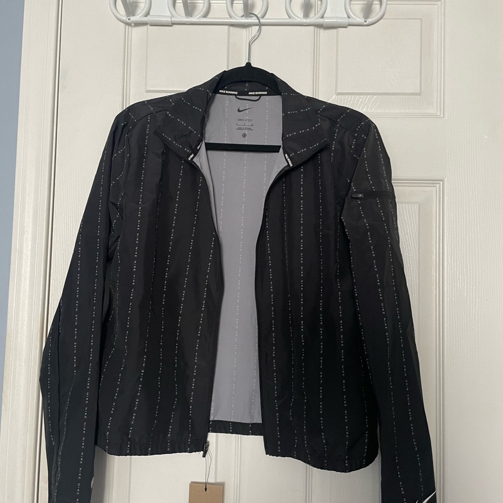 Wind breaker brand new jacket, very light